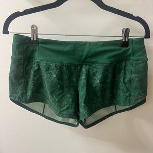 Lululemon Green Low Rise Speed Up Short Size 6